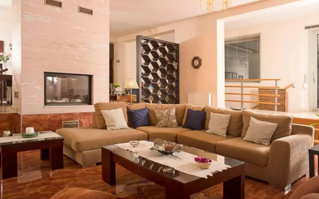 Modern Luxury Villa with Pool, just 5min to sea