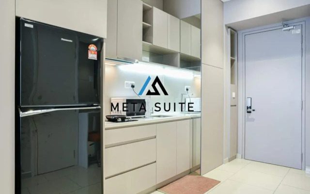 Sky pool 4 star hotel grade stay in i-City