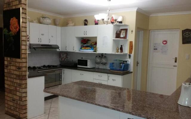 Ebenezer Guesthouse Bluewater Bay