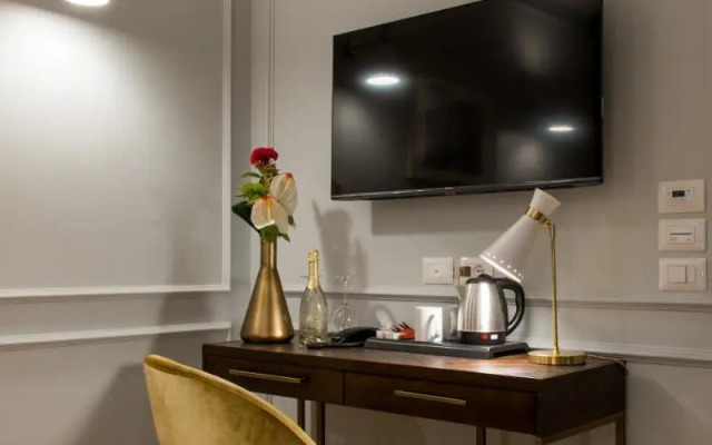 Tree Charme Parliament Suites