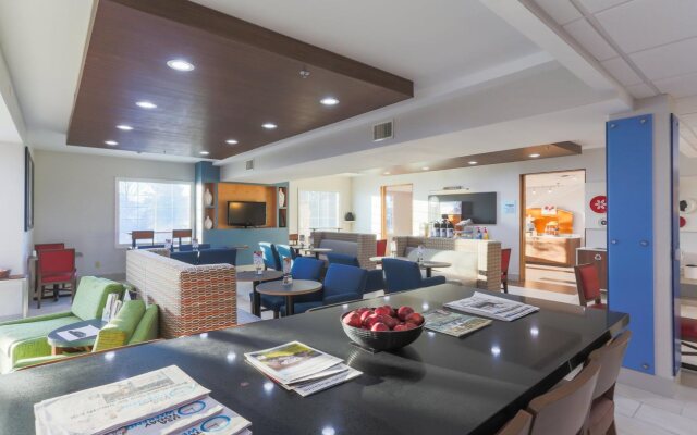 Holiday Inn Express & Suites Reading by IHG