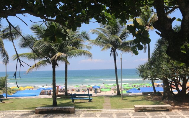 Pé na areia do Guarujá - Praia do Tombo (12F)