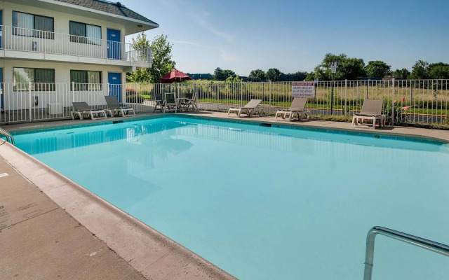 Motel 6 Lenexa, KS - Kansas City Southwest