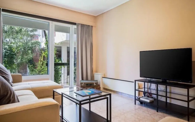 Sunny apartment with 2 bedrooms and Garden