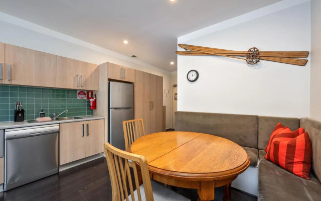 Lantern 1 Bedroom terrace with car space and mountain view