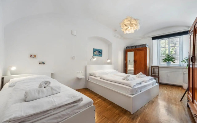 ROG Apartment with Furnished Courtyard