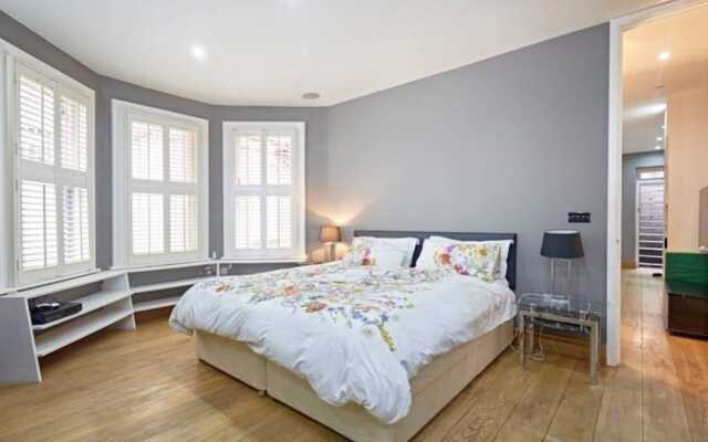 Beautiful Kensington 2 Bedroom Luxury Apartment