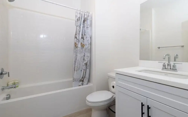 Modern Designer Stay Bright Chic Spacious