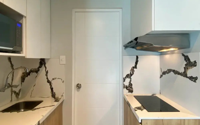 w Modern 1BR w AC Near Kennedy Park