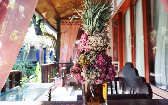 Salon de Nomad Gili T.