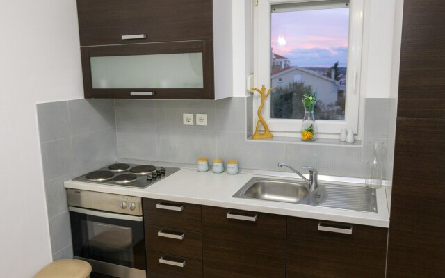 Summer Breeze Apartments