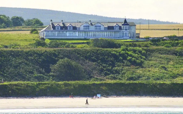 Cullen Bay Hotel