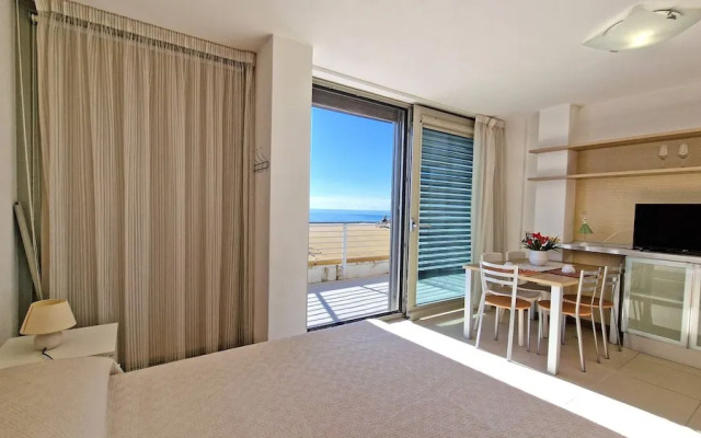 Penthouse Le Vele Sea View 2 Sleeps Air-conditioned