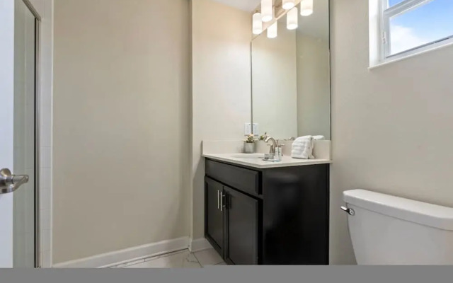 Amazing 5bdr House w Pool -4857