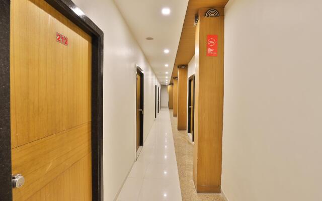 OYO Collection O 11610 Hotel Shreenath
