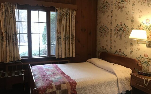 1896 House Inn & Country Lodgings