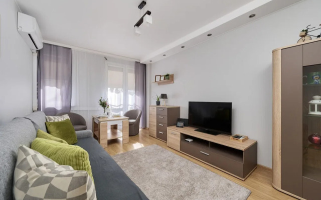 Wyszyńskiego With AC by Renters