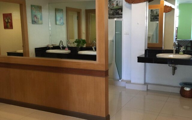 Green Harbor Hotel & Service Apartment