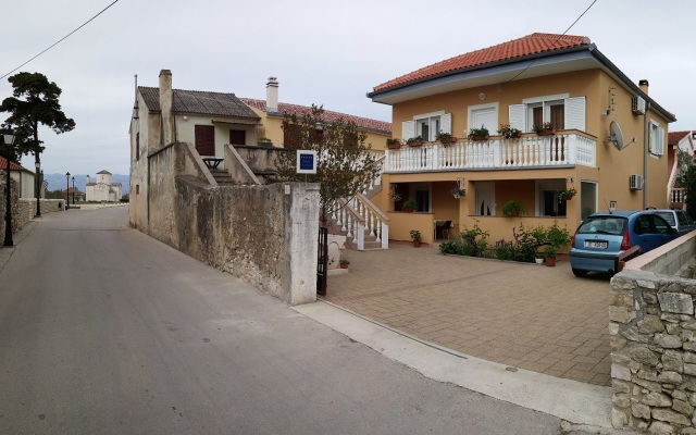 Apartment Nadica - free parking A1 Nin, Zadar riviera