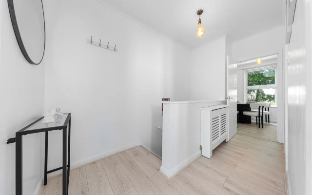 Charming London Apartment Near City Center