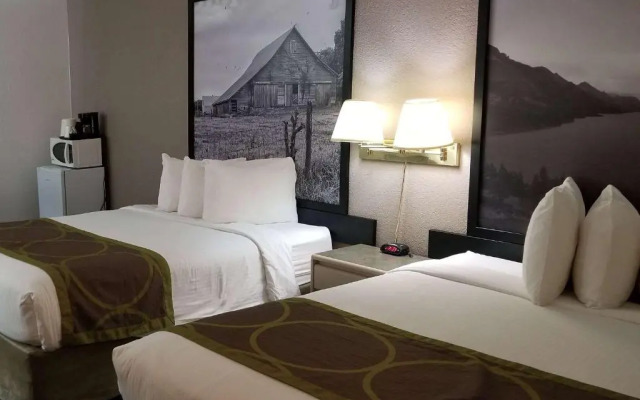 Super 8 Pincher Creek AB