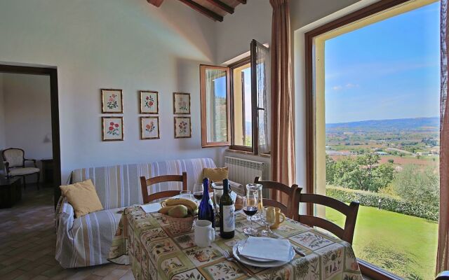 Quaint Farmhouse in Trevi With Swimming Pool