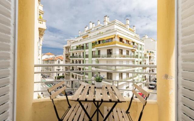 Large 2 Bdrs apartment Down Town - AC