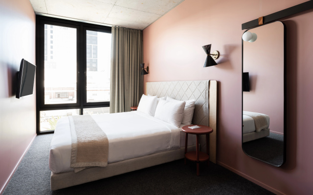 Alex Hotel – Guest Rooms – Perth