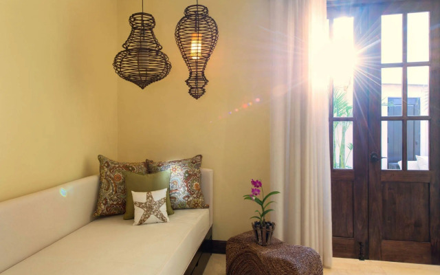 Las Catalinas Collection