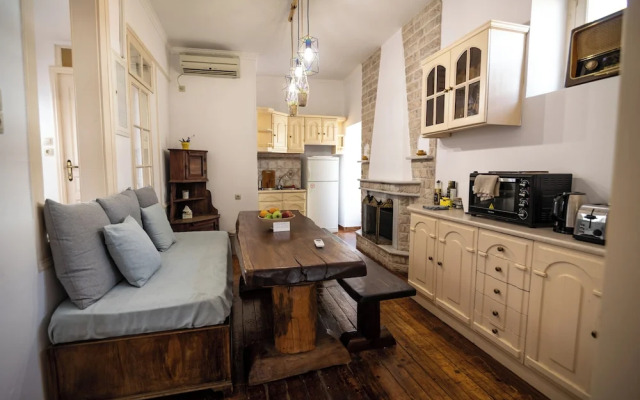 Apeiron Acropolis Suites