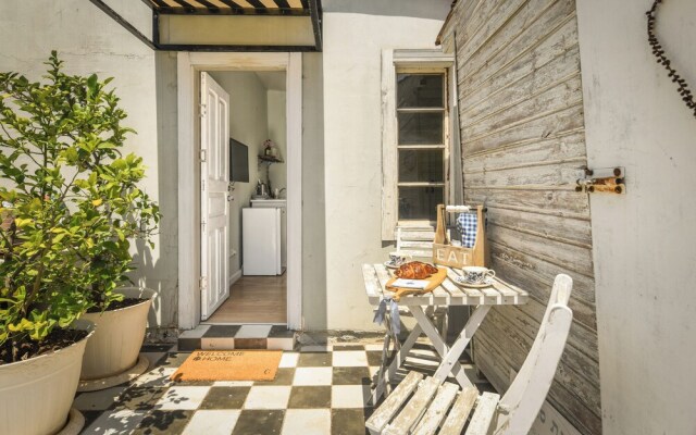 Elegant 1BR Apt w Balcony in the City