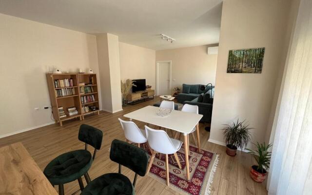Comfy condo 6 minutes from downtown & Free Parking
