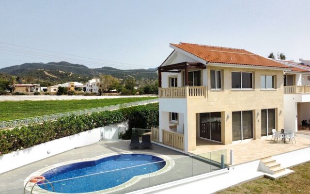 Phaedrus Living Beachfront Villa Mare