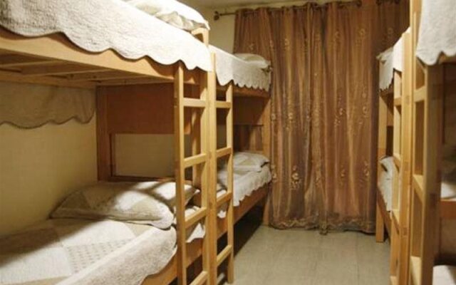 New Palm Hotel & Hostel