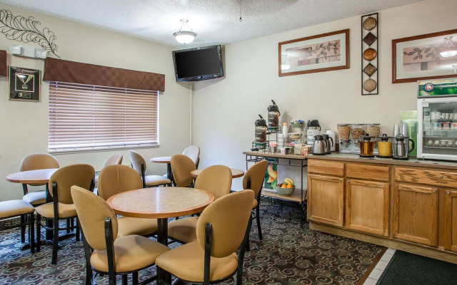 Quality Inn Sheboygan North I-43