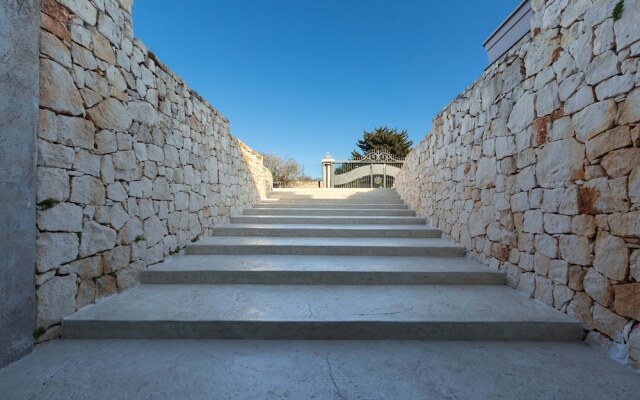 1886 The Loft Suite by Barbarhouse