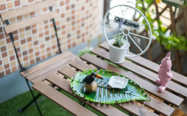 Yeah Room Zeus The Garden