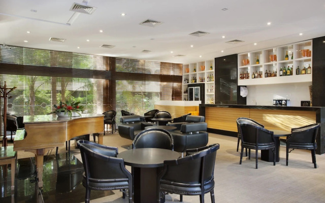 Naoum Plaza Hotel
