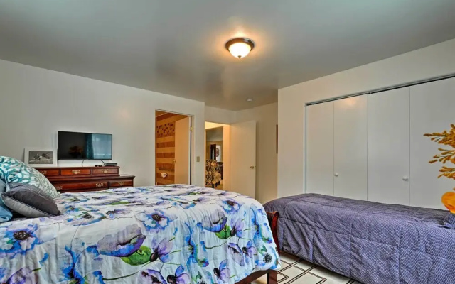 Expansive Getaway ~ 2 Miles to Mendenhall Glacier!