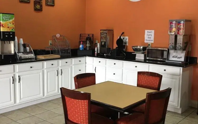 Super 8 Longview/North