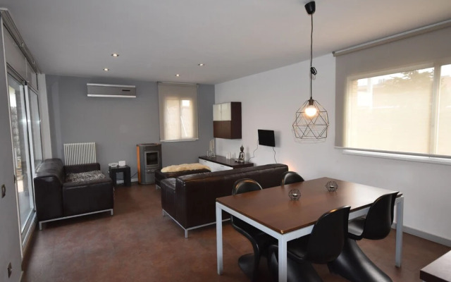 Big House pool and golf