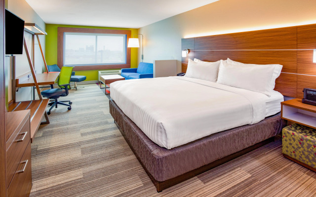 Holiday Inn Express & Suites Des Moines Downtown by IHG