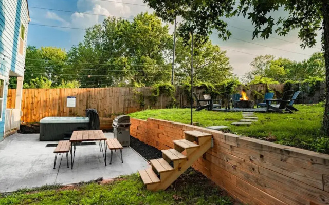City Oasis With Hot Tub Group-friendly