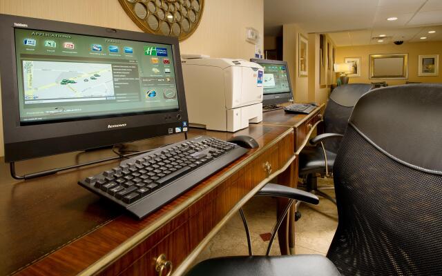 Holiday Inn Express Fairfax - Arlington Boulevard by IHG