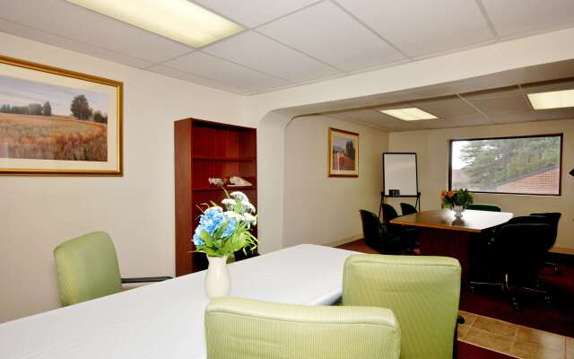 Country Hearth Inn & Suites Marietta