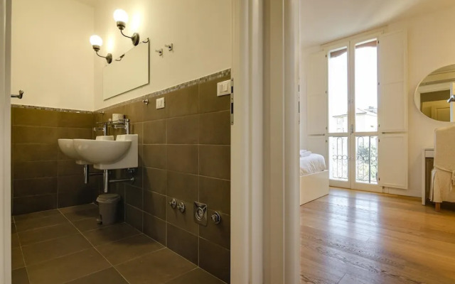 Brand new Suite With Balcony Via Albertoni