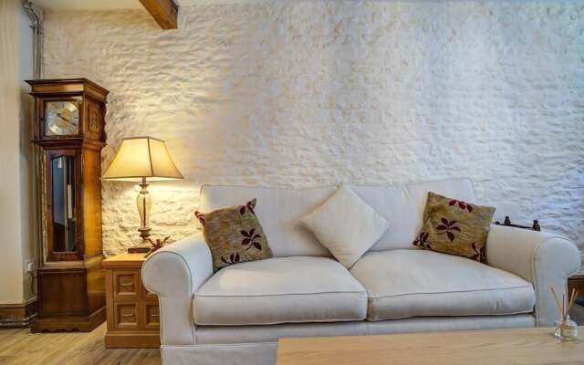 Aelia Cottage, Cirencester