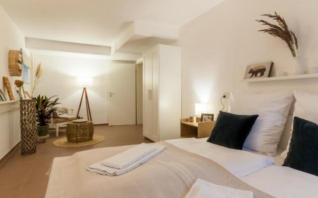 Schöne, ruhige Souterrainwohnung mit eigener Terrasse