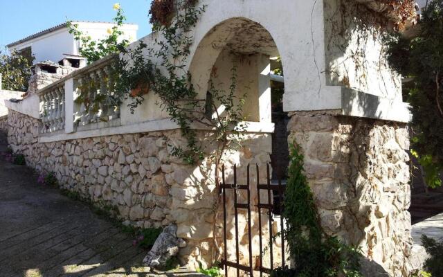 Spacious Holiday House Hana, Sleeps 12