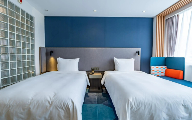 Holiday Inn Express Shanghai Jinqiao Central by IHG